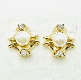 14KT Yellow GoldPair Of Pearl And Natural Diamond Earrings - J11276