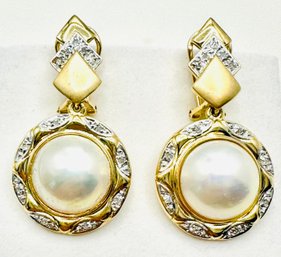 14KT Yellow Gold Pairs Of Diamond And Mobe Pearl Hanging Earrings With French Back - J11314
