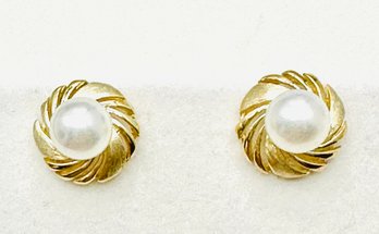 Pairs Of Pearls Earrings In 14KT Yellow Gold Swirl Fancy Setting - J11321