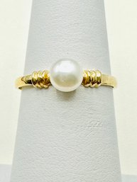 14KT Yellow Gold Freshwater Pearl Solitaire Ring Size 6 -J11386