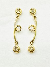 14 Karat Yellow Gold Natural Diamond Hanging Earrings - J 11561