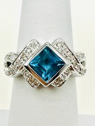 14 Karat White Gold Natural Diamond And Blue Topaz Ring Size 6 - J11568
