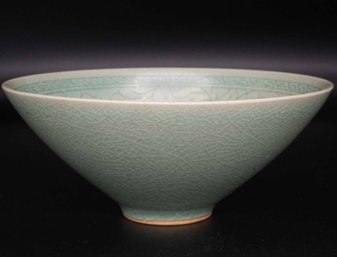 Chinese Hand Made Celadon Crackle Glaze Porcelain Bowl