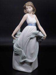 Lladro Nao Daisa Porcelain Figure 'Walking On Air'