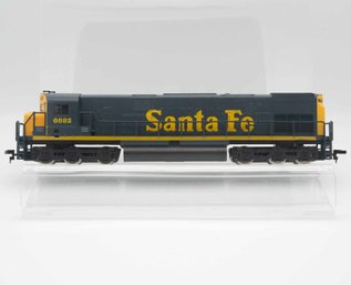 Vintage HO Gauge Santa Fe Diesel Locomotive 6682