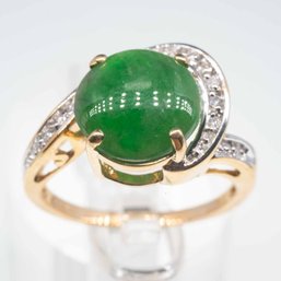 14K Gold And Dimaond Cabochon Green Jadeite Ring