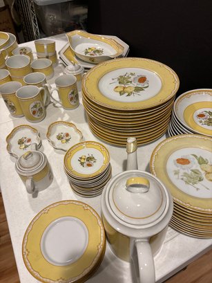 Georges Briard Vintage Somerset Dinnerware