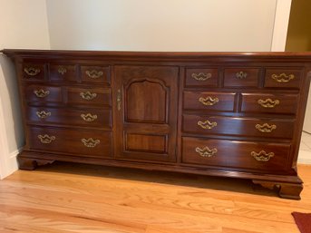 Thomasville Georgian Solid Wood Dresser