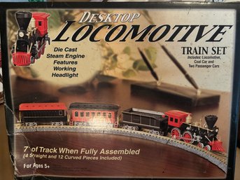 Desktop Locomotive Train Set