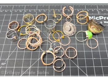 Lot Of Costume Jewerly Rings - Size 7 Is The Average