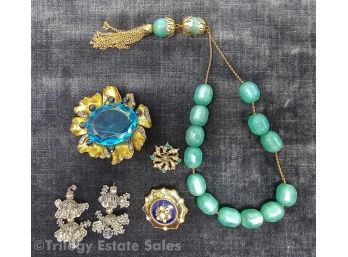 Lot Of Broken And Damaged Costume Jewelry Pieces