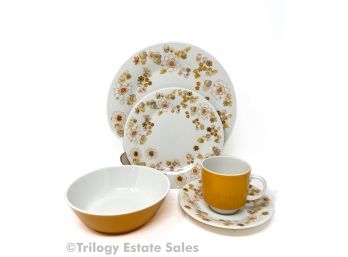 Royal Doulton 'Sundance' Orange Dinnerware