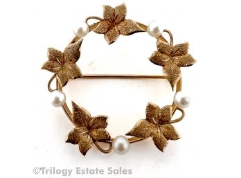 14kt Yellow Gold And Pearl Brooch  5g