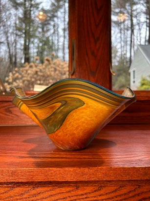 A Beautiful Hand Crafted Ruffle Art Glass Dish Bowl, Signed