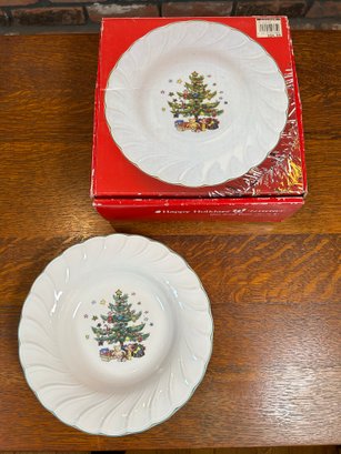 Nikko Happy Holidays: 2 Of 2: 9 Inch Rim / Soup Plates - Set Of 4