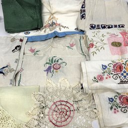 A Gorgeous Lot Of Spring Themed Colorful Antique & Vintage Linens