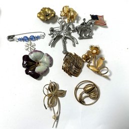 Grouping Of Vintage Pins & Brooches