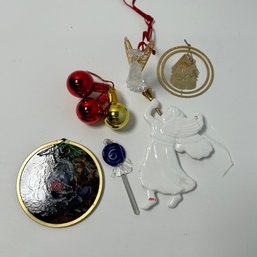 Small Lot Of Christmas Ornaments/ Decorations