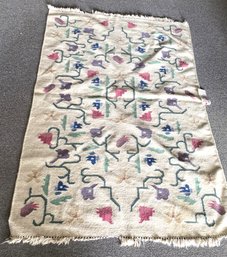 4'1'x6'1' White Rug With Floral Design, Machine Made