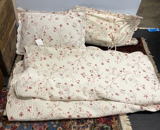 Red Floral Ben Set, Pillows And Blanket