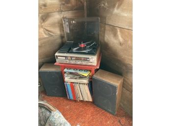 Sound Design 5762 Turntable With Speakers And Record Collection