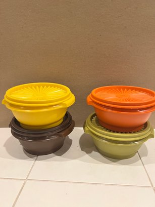 Set Of Four Vintage Tupperware Bowls W Lids