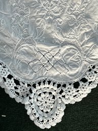 62 X 92 Linen Embroidered Tablecloth Gorgeous With Absolutely No Stains!!