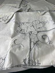 Vintage 60 X 84 Linen Tablecloth With Eight Napkins These Are Embroidered