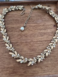 Vintage Trifari Gold Leaves Pearls Rhinestones Necklace ~ 17 Inches Jewelry