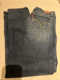 Ladies Levis 28 Waist Size 7