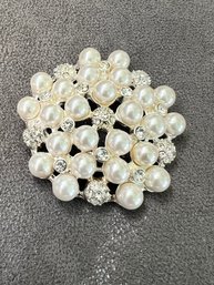 Avon Pearlesque Pin Brooch With Rhinestones Stamped Avon 125
