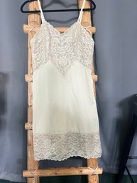 Vintage Vanity Fair Slip Dress Lingerie. 36S