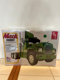 AMT Mack R685ST Semi Tractor /new Sealed /Plastic Model Truck Kit 125 #1039-06