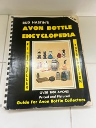 Vintage 1979 Avon Bottle Encyclopedia