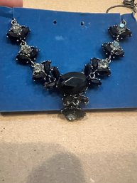 Avon Collar Necklace And Earrings Gift Set Black Stunning New In Box
