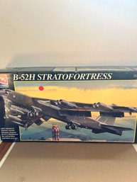 AMT /ERTL 1/72 Scale B-52H Stratofortress - 1993 Made In USA Opened
