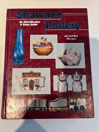 Shawnee Pottery : An Identification And Value Guide By Beverly Mangus And Jim...