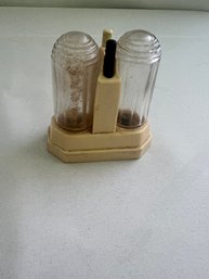 Art Deco Bake Lite Salt And Pepper Shaker Set From Imperial Metal 1930