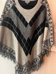 Women's S/m Yaira Poncho  Like New