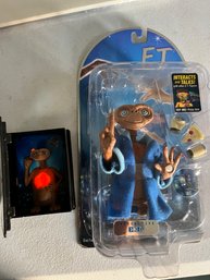 E.T. Toys - Vintage Toys R Us Exclusive E.T The Extra Terrestrial Interactive Figure Carded