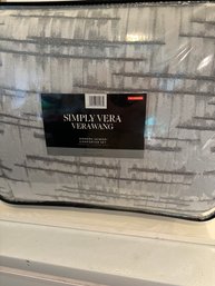 Brand New Vera Wang Comforter Set