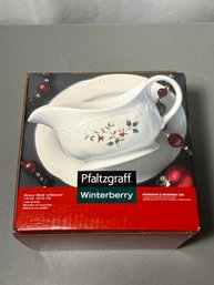 PFALTZGRAFF WINTERBERRY USA STONEWARE Gravy Sauce Boat & Under Plate EUC 109-433