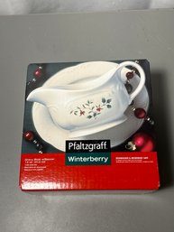 PFALTZGRAFF WINTERBERRY USA STONEWARE Gravy Sauce Boat & Under Plate EUC 109-433