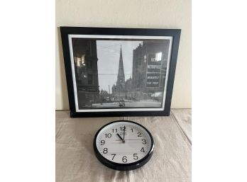 PLUMEET Clock And City Art