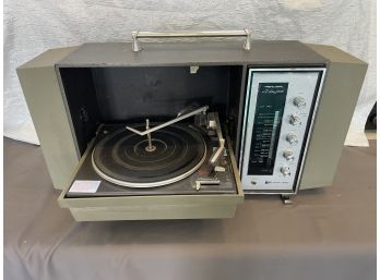 Amazing Vintage Portable Record Player Realistic