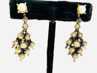 Vintage Gold Tone With Pearls Screw Back  Earrings