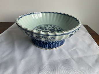 Chinese Blue & White Scalloped Footed Dish With Pomegranates & Grapes Design