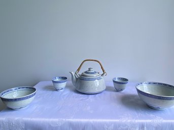 4 Chinese Rice Bowls & Tea Pot - With Transparent Rice Design