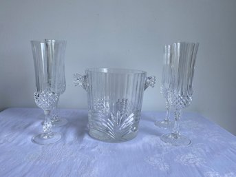 Set Of 4 Champagne Glasses & Crystal Ice Bucket