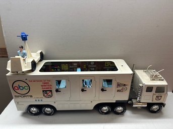 Vintage Nylint ABC Wide World Winter Sports Semi Truck W Figure Camera Cable